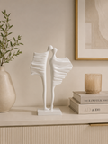 Abstract Couple Love Sculpture – Modern White Resin Romantic Home Decor Figurine