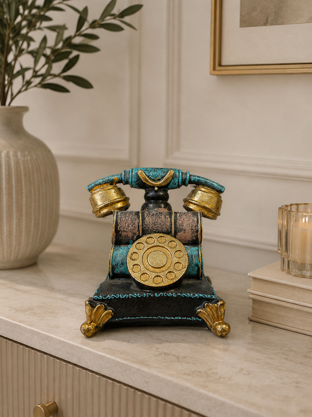 Vintage Rotary Telephone Resin Showpiece – Retro Decorative Table Accent