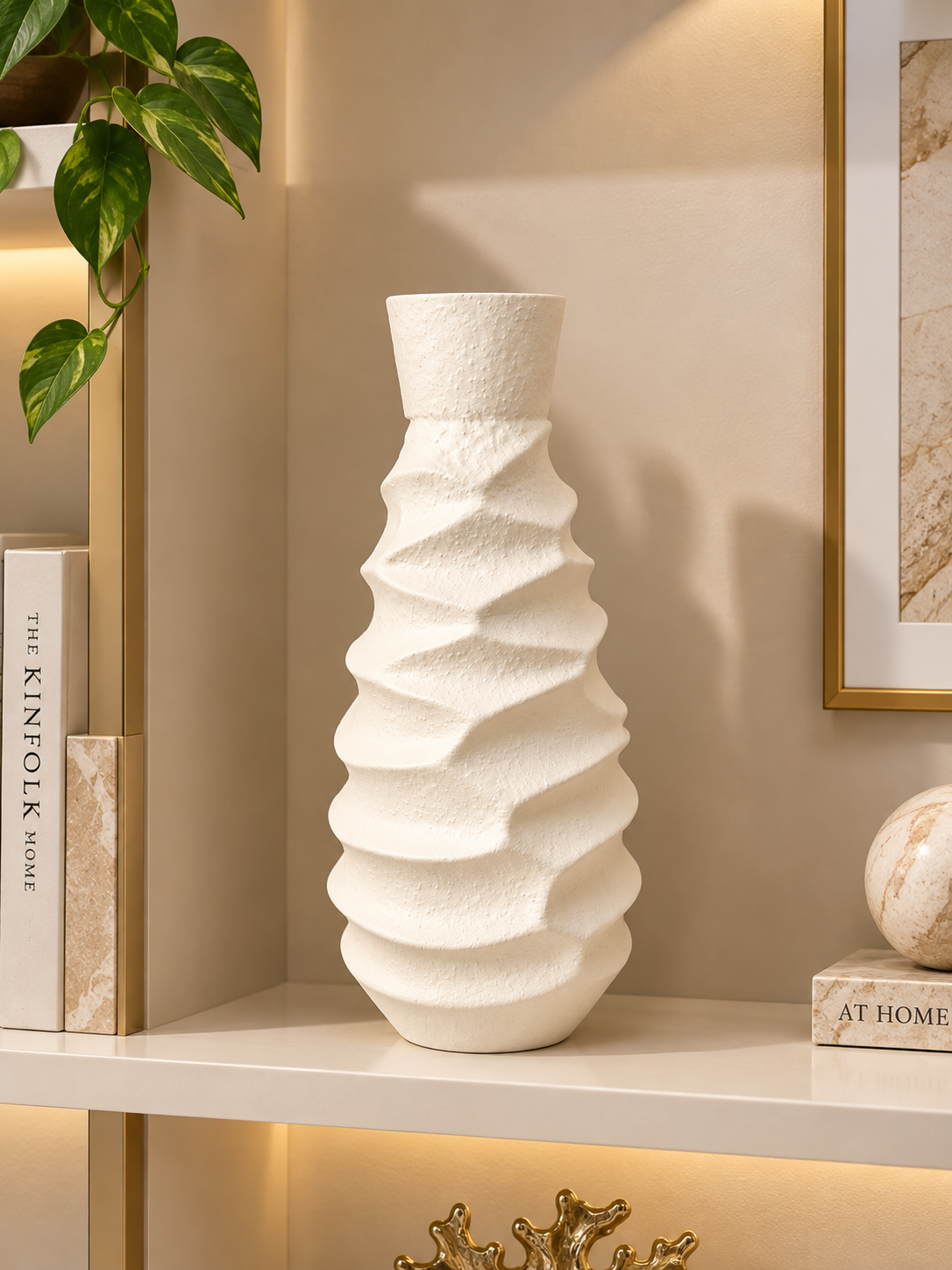 Elegant White Textured Ceramic Vase – Modern Spiral Ribbed Decorative Vase