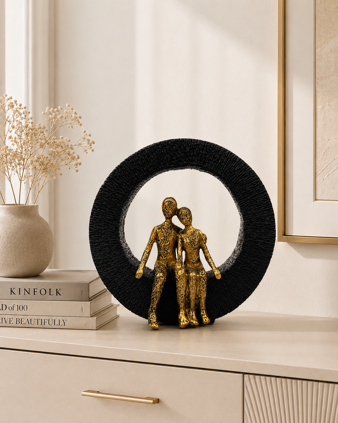 Modern Abstract Couple Sculpture – Resin Showpiece with Circular Frame | Luxury Home Decor Figurine