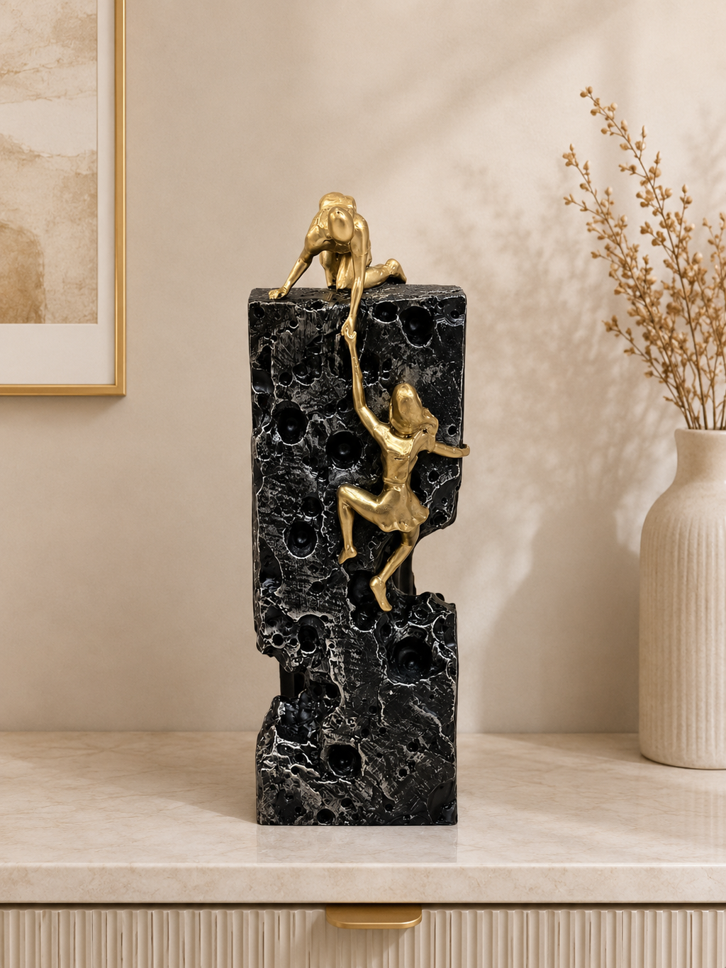 Luxury Climbing Couple Sculpture – Black & Gold Artistic Decorative Showpiece