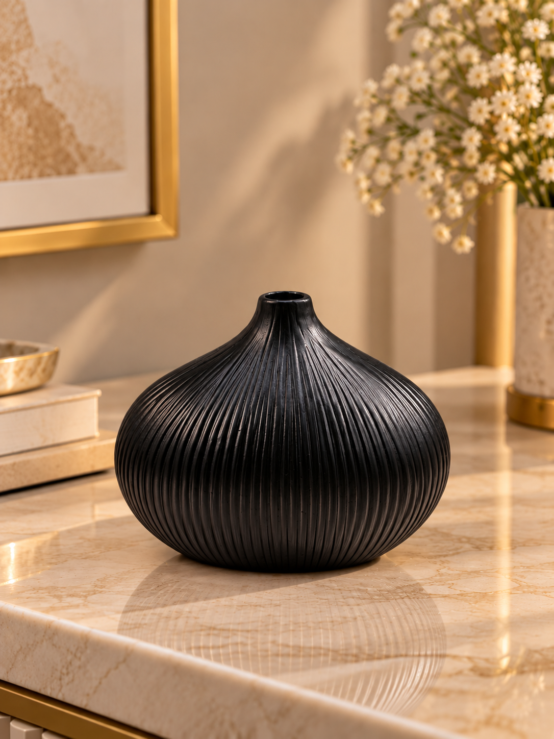 Elegant Ribbed Resin Decorative Vase – Gold, Black & White | 4.5 Inch