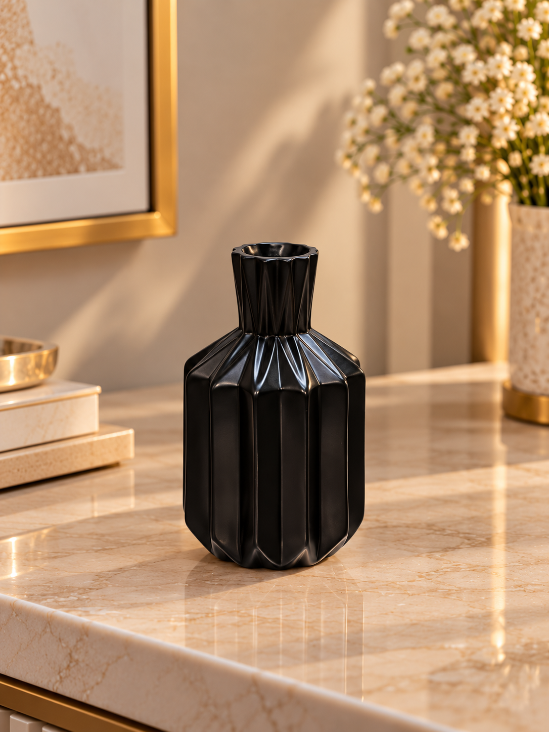 Elegant Ribbed Resin Decorative Vase – 5 Inches